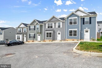 Building Photo - 485 Peleton St