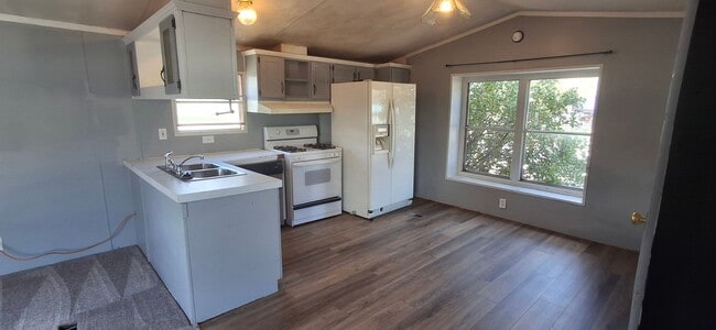 Building Photo - 358 Mesa Loop
