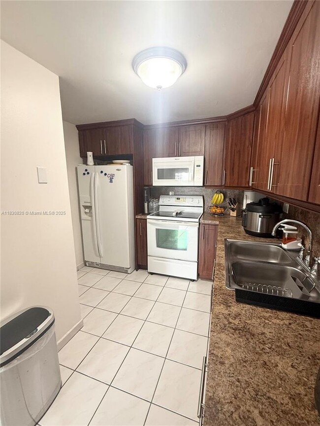 Foto del edificio - 14250 SW 62nd St