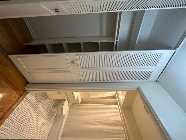 Building Photo - 736 W Buena Ave