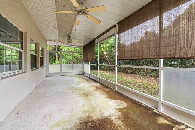 Foto del edificio - 208 Serenade Dr