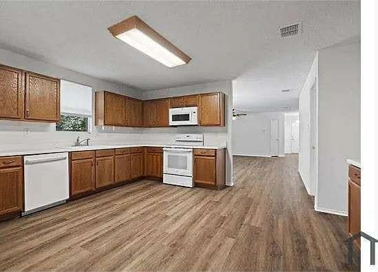 Building Photo - 1665 Stonehaven Pl