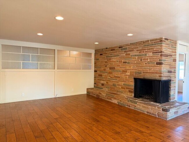 Foto del edificio - 3 Bed and 3 Bath Home Located Off of Forest Ave