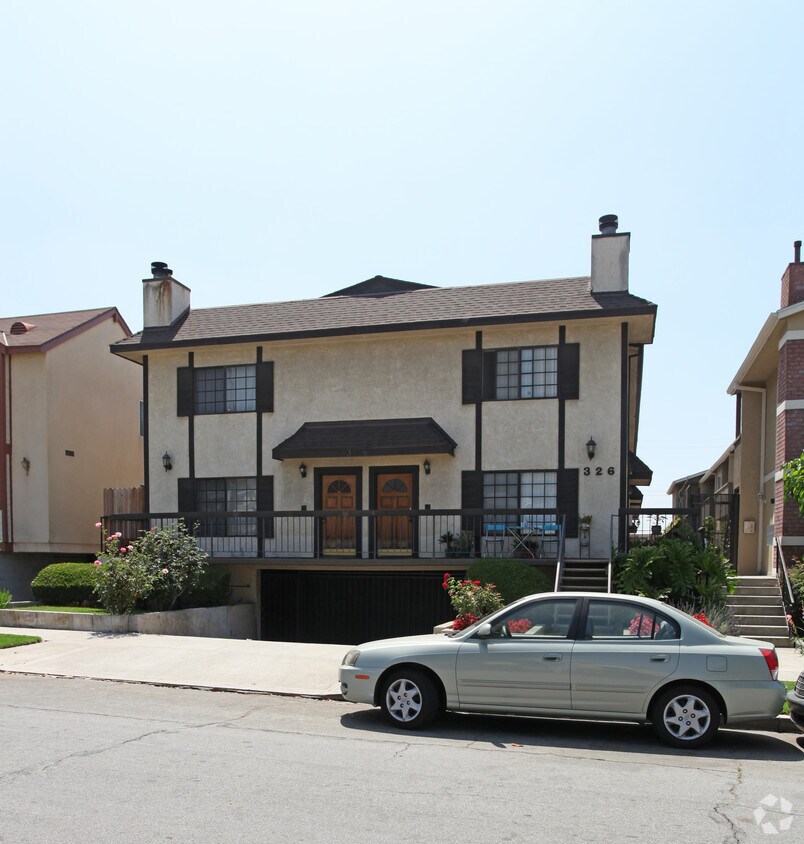 Building Photo - 326 E Valencia Ave