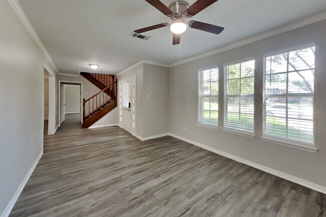 Foto del edificio - 3602 Bear Lake Dr