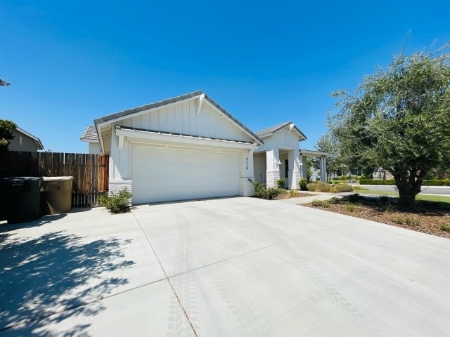 Building Photo - 9718 Alondra Dr