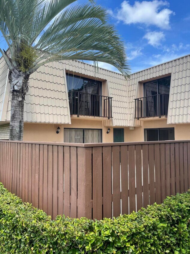 5720 57th Way, West Palm Beach, FL 33409 Townhouse for Rent in West