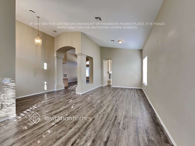 Building Photo - 1445 Castle Crest Dr