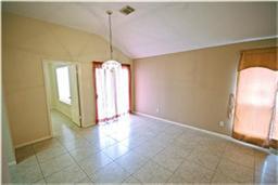 Building Photo - 15518 Town Green Dr