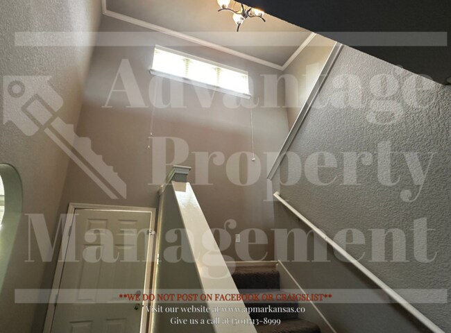 Building Photo - Two-Story home located in the vibrant city...