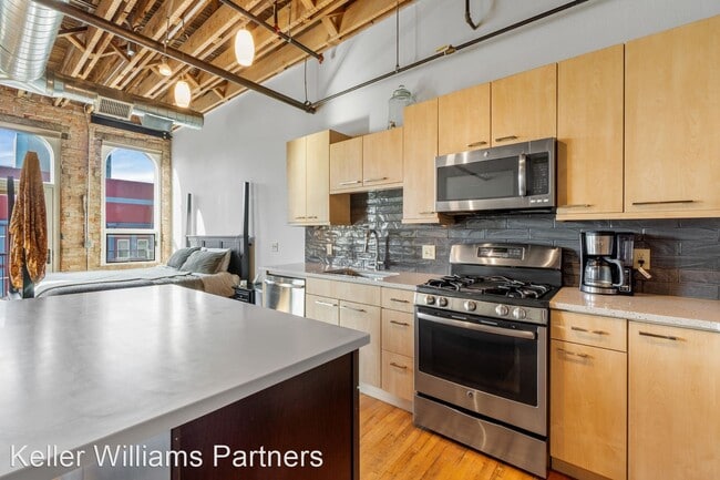 Building Photo - Studio, 1 bath House - 101 N Tejon St #415