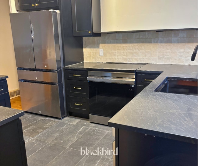 Building Photo - 6905 N Lincoln St