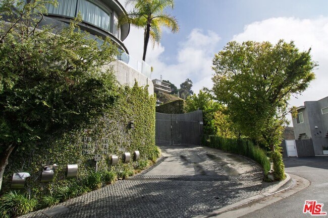 Foto del edificio - 1738 Viewmont Dr