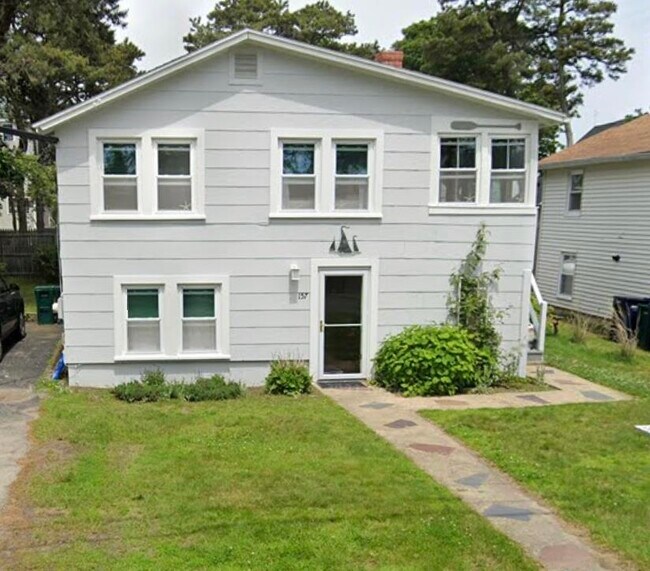Foto del edificio - 157 Hills Beach Rd
