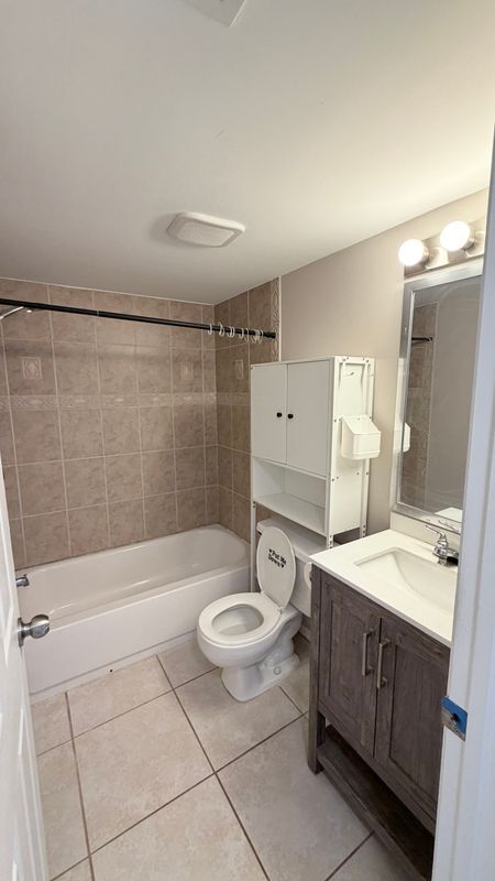 Building Photo - 148 Cypress Way E