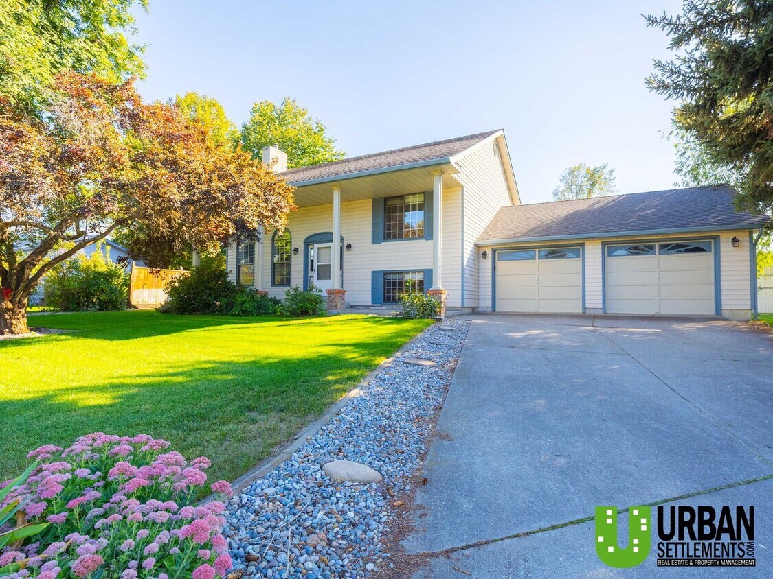 Primary Photo - For Rent – Spacious Split-Level Home with ...