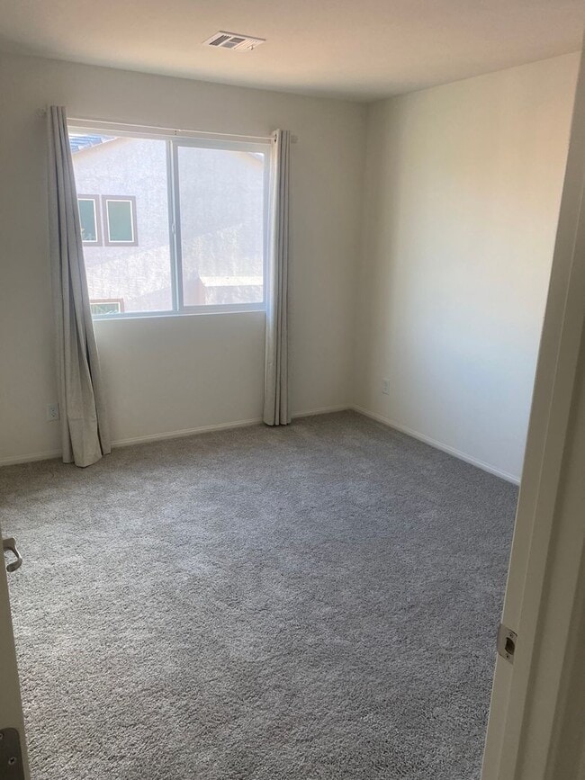 Building Photo - brand-new with two car garages, four bedro...