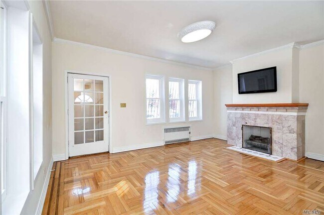 Foto del edificio - 34-28 72nd St