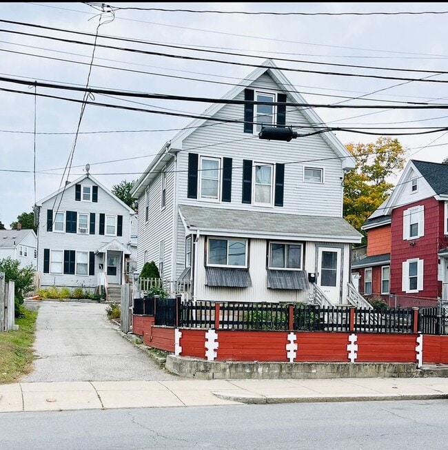 Building Photo - 1523A River St, A