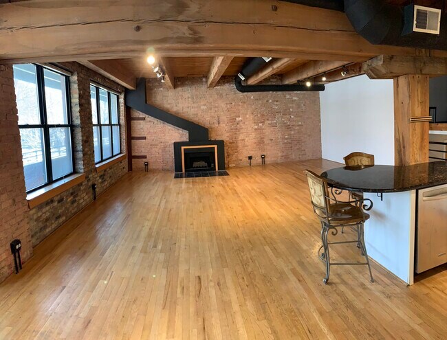 Open Living/Dining - 1740 N Marshfield Ave