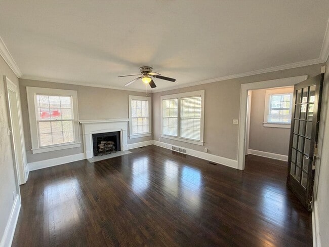 Foto del edificio - Statesville Downtown - 2BR / 1BA
