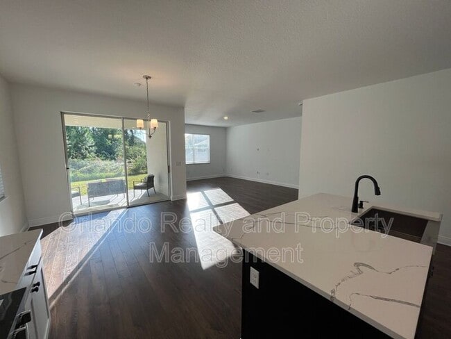 Building Photo - 737 Trillium Ct