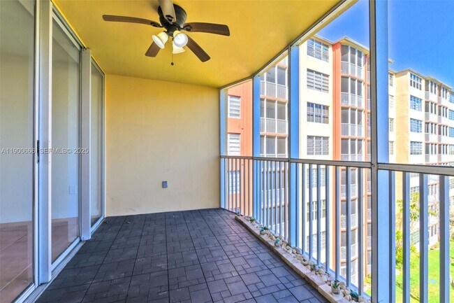 Foto del edificio - 1770 NE 191st St