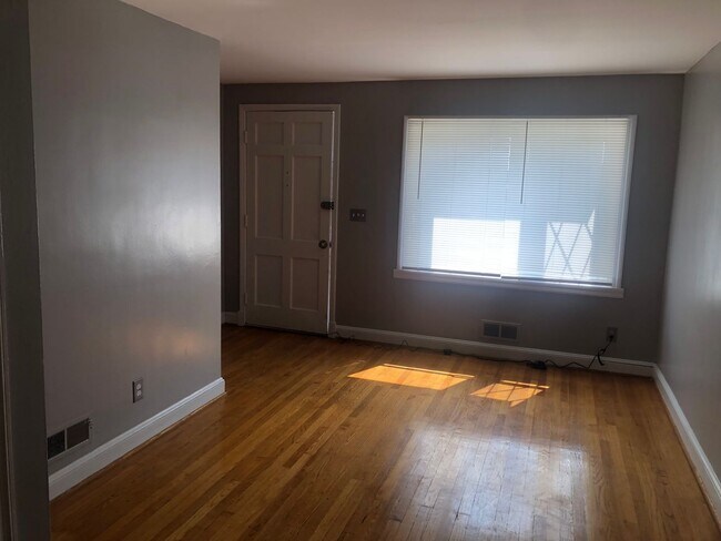 Building Photo - 2 Bedroom 1 Bath Baltimore City