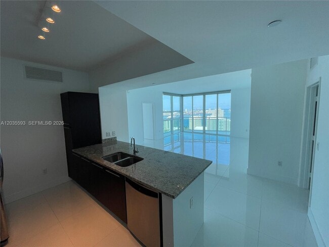 Foto del edificio - 950 Brickell Bay Dr