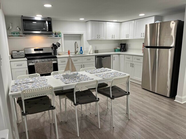 Building Photo - 3 S Richards Ave