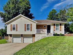 Building Photo - 1102 NE Richardson Pl