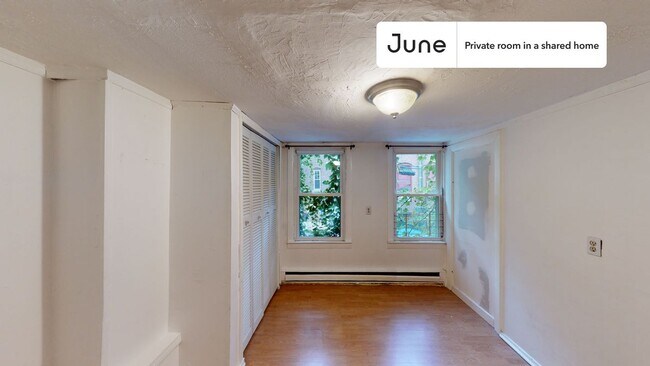 Foto del edificio - Private bedroom in 3 bed/1 bath Home
