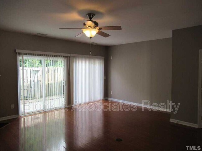 Foto del edificio - 8151 Rhiannon Rd