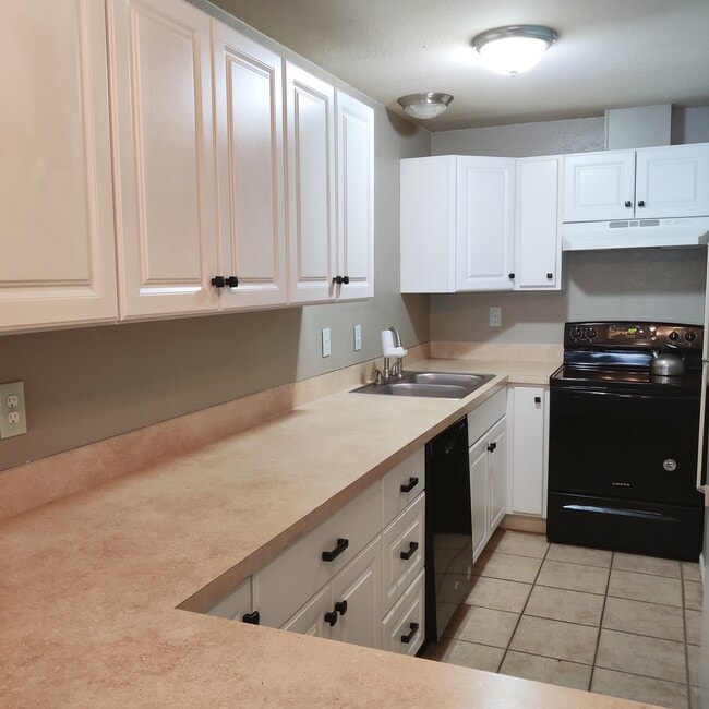 Kitchen - 1199 SE 9th Ave