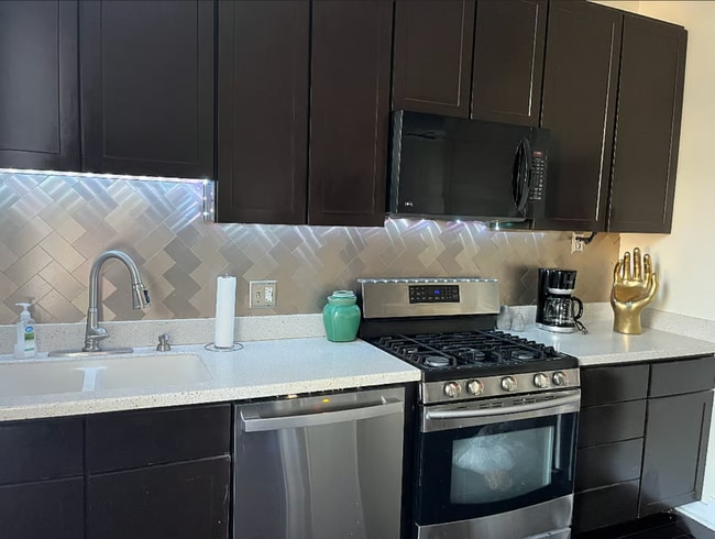 Kitchen - 604 Bates St