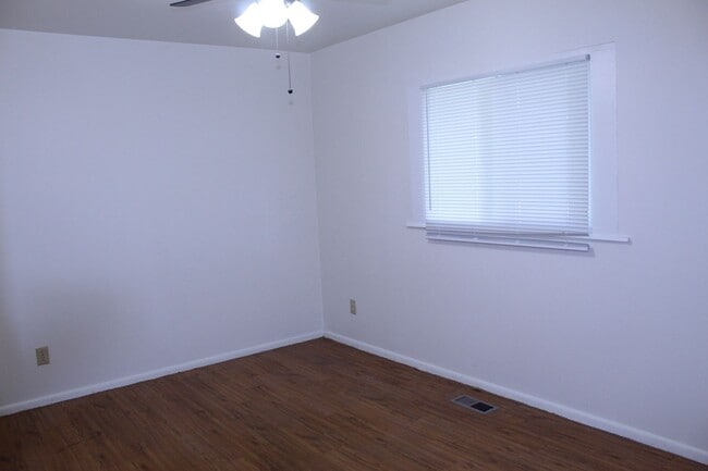 Building Photo - 1120 Lanore Dr