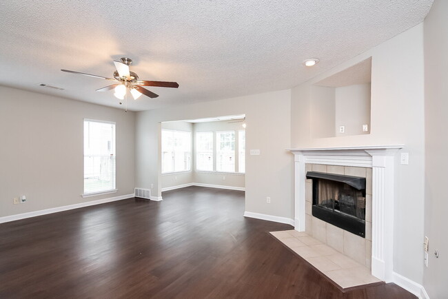 Building Photo - 4834 Graham Lake Dr