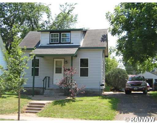 Building Photo - 3 bedroom house available June 1st! Lots o...