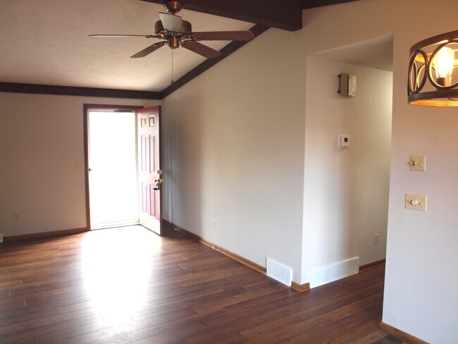 Building Photo - 607 Cheyenne Cir