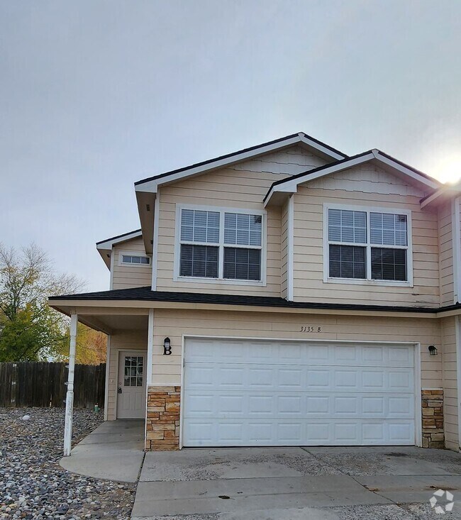 Building Photo - 3135 Perkins Dr