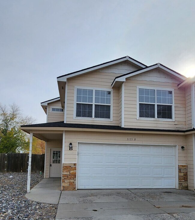 Building Photo - 3135 Perkins Dr