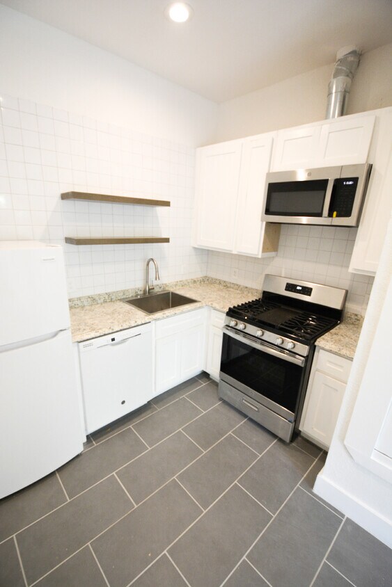 Foto principal - 812 W Russell Pl