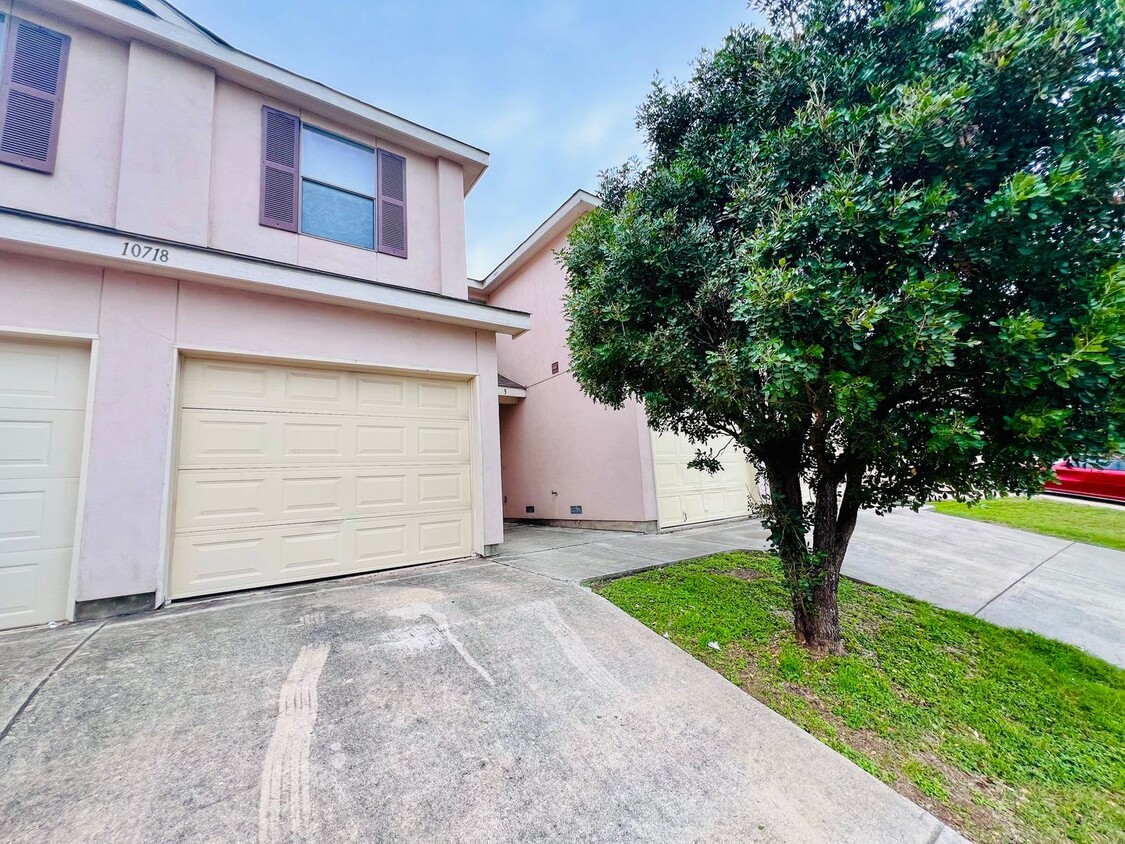 Primary Photo - Fantastic 2-Story Townhome with 1-Car Gara...