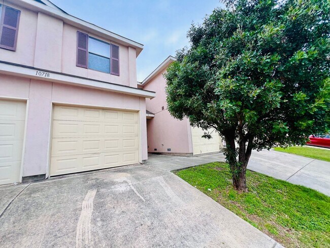 Fantastic 2-Story Townhome with 1-Car Gara... - Fantastic 2-Story Townhome with 1-Car Gara...