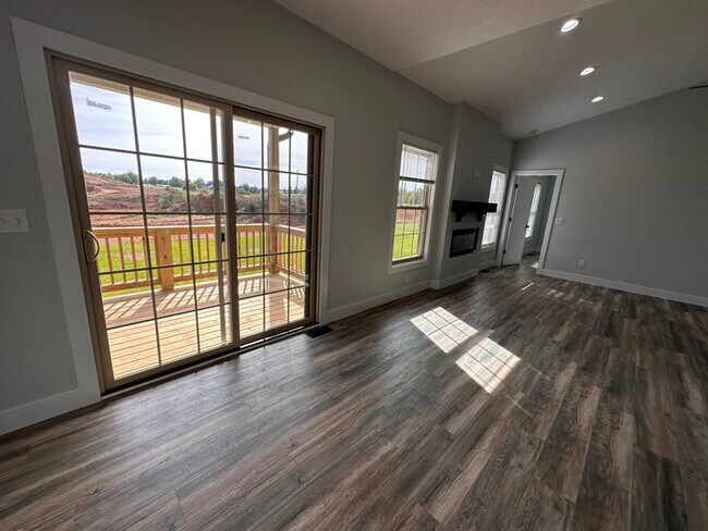 Foto del edificio - 824 Otter Creek Rd