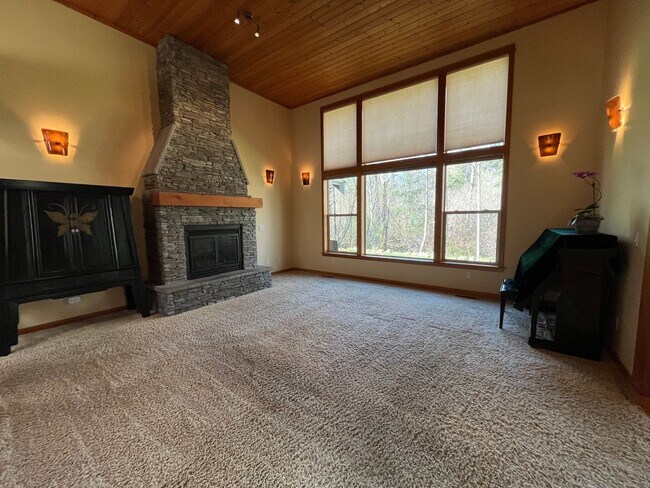Foto del edificio - 4 Bedroom 2.5 Bath Private Home with Natur...