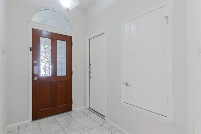 Building Photo - 1920 Golden Arrow Ave