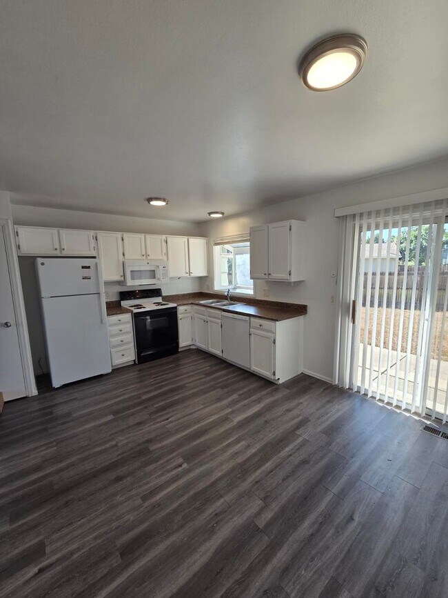 Building Photo - Inviting 3-Bedroom Home with Expansive Backyard on a Peaceful Cul-de-Sac | Available July 10
