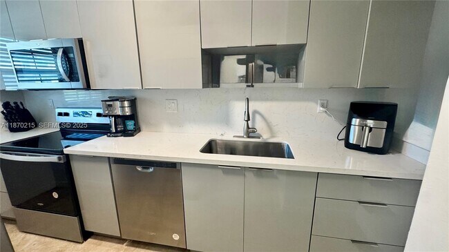 Foto del edificio - 5339 Treetops Dr