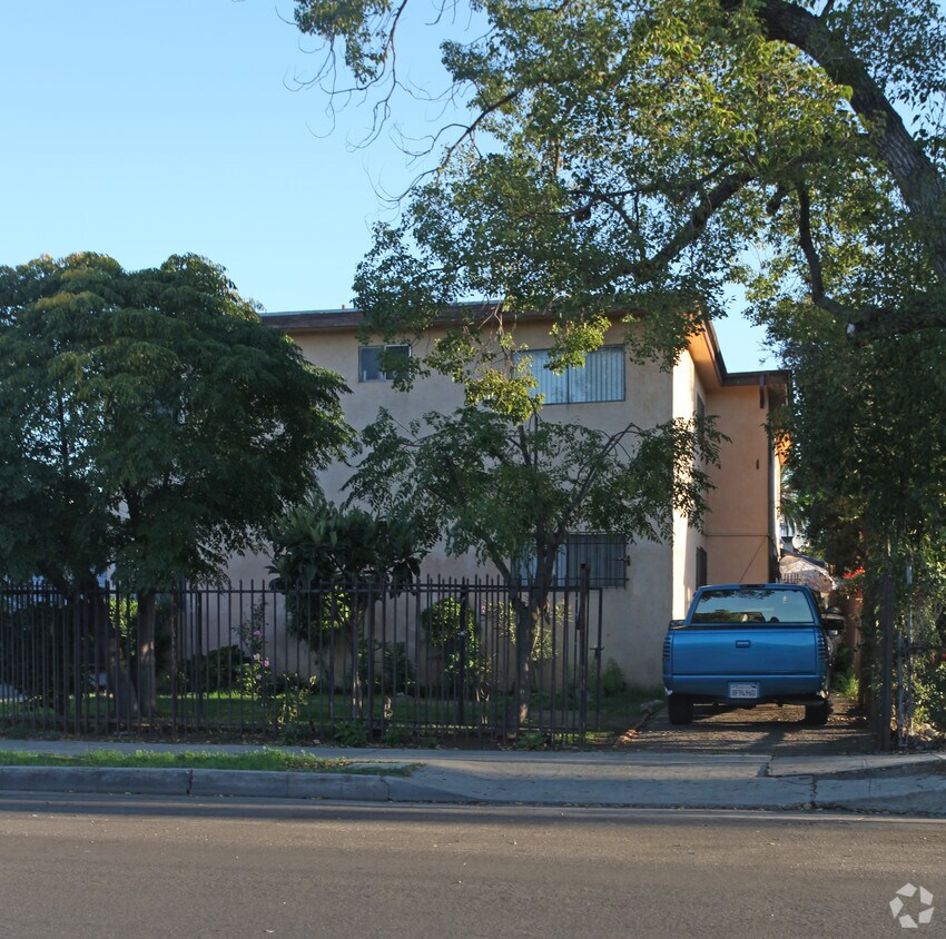 Building Photo - 135 E Avenue 40